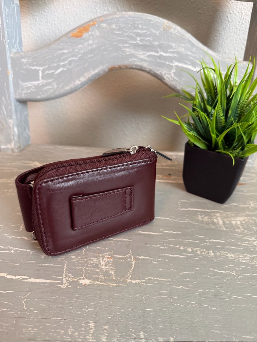 Travelon Maroon Zip Wallet with Branded Pulls - Picture 2 of 13